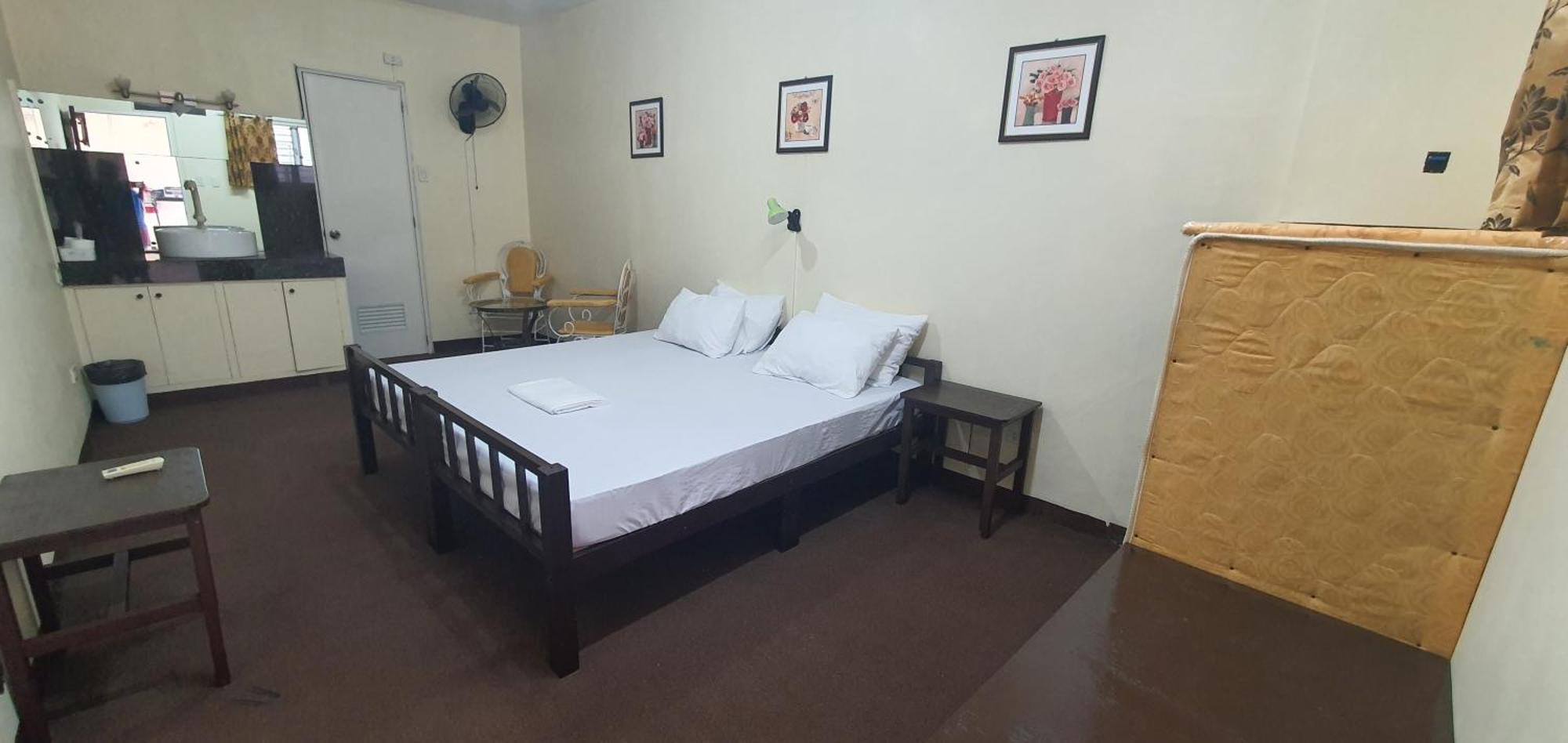 Cool Martin Family Hotel And Resort Bacoor Esterno foto