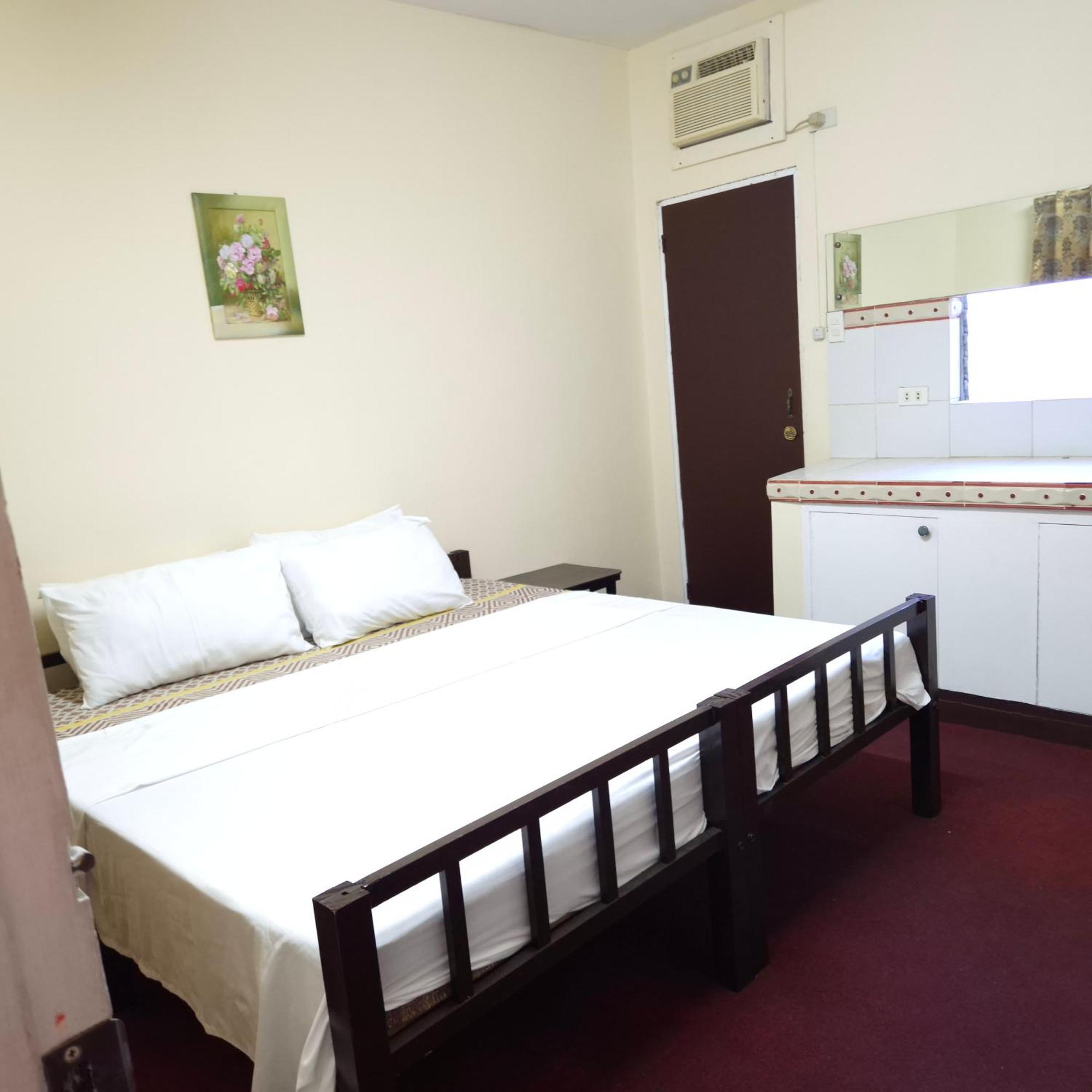Cool Martin Family Hotel And Resort Bacoor Esterno foto